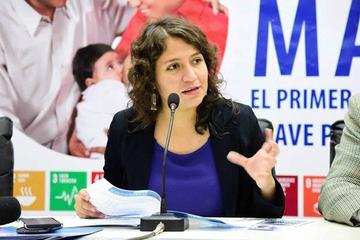 La ministra de Salud, Ariana Campero, en conferencia de prensa.