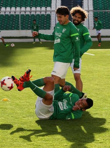 Bolivia prueba sus alternativas para jugar con Colombia