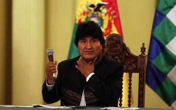 El mandatario debe someterse a una cirugía menor en la garganta.