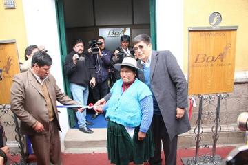 El acto de inauguración de la oficina estatal en el edificio de la Gobernación.