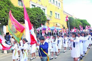Alumnos de la unidad educativa Cecilio Guzmán de Rojas.
