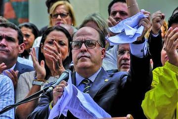 Parlamento llama a la FANB  a hacer valer la Constitución