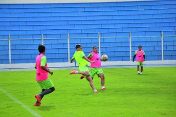 Los rancho guitarras durante su entrenamiento en el estadio “Víctor Agustín Ugarte”.