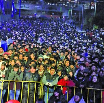 La población acudió a gozar de la fiesta.