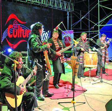 Con baile y canto festejan a Potosí 