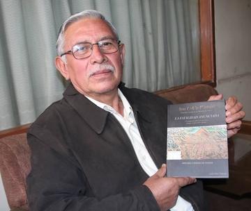 Presentan libro de historia y poesía