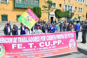 Afirman que 8 de cada 10 personas es comerciante