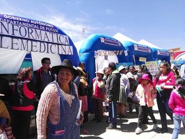 Población asiste a la feria de la salud de San Anselmo