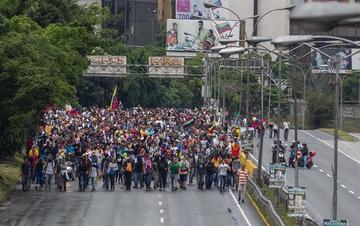 Oposición venezolana continúa protestas y ya son cinco muertos