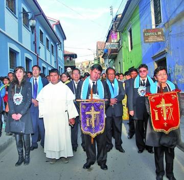 Las autoridades participaron también en la procesión.