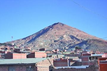 La ciudad de Potosí, junto al Cerro Rico y las lagunas del Kari Kari, forma el conjunto catalogado como Patrimonio de la
