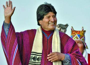 Evo Morales entrega una represa en la comunidad de Gran Peña