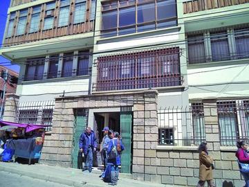 Trabajadores de la UATF están en paro de 72 horas