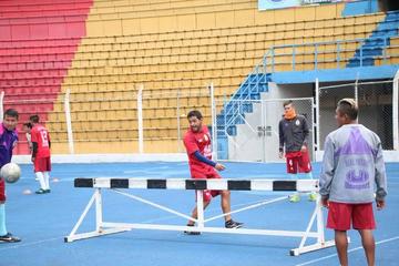 De izq. a der. Darwin Peña, Carlos Mendoza y Ronald Gallegos en un entrenamiento.