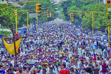 Los opositores se manifestaron en silencio.