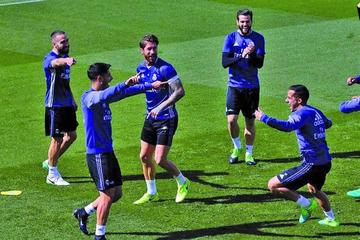 El plantel merengue durante su entrenamiento.