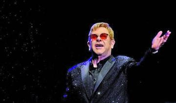 Elton John se lleva una rara infección desde Chile