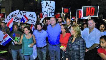 Diputados paraguayos entierran polémico proyecto de reelección