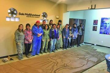 Artistas producen arte en cerámica