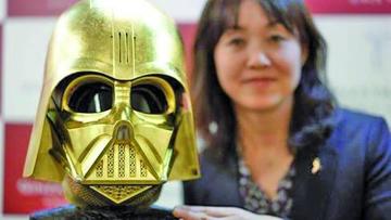 Venderán la réplica en oro  del casco de Darth Vader