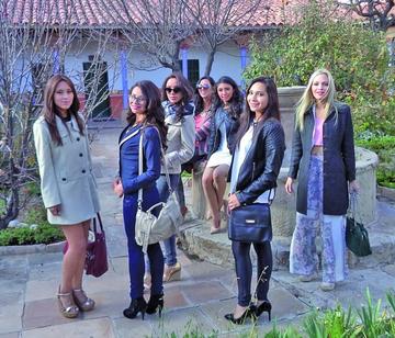 Las candidatas visitaron el museo de Santa Teresa y otros centros.