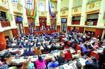 Se beneficiarán 278 legisladores, 130 titulares y 130 suplentes; y nueve supraestatales y sus nueve suplentes.