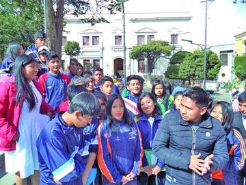 Estudiantes desconocen a supuesto dirigente oficialista