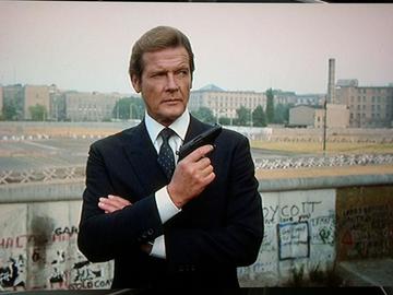 Fallece Moore, el James Bond 007