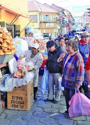 La venta de productos es caracteristica de la fiesta.