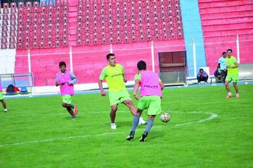 Los rancho guitarras durante su entrenamiento.
