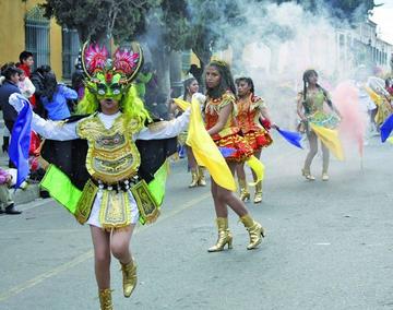 Resaltaron los trajes de las diablescas.