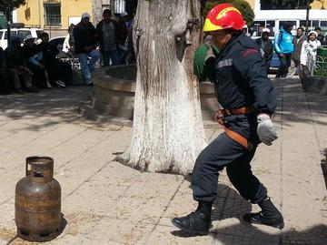 Incendio en una caseta de hamburguesa causa un herido