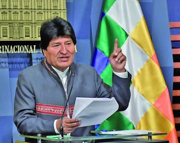 Morales lanza plan para reducir burocracia en cinco ministerios