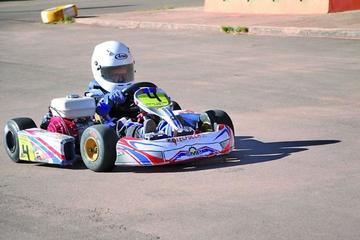 El corredor Lucas Careaga en un trayecto del kartódromo .