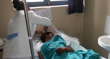 Una colisión de vehículos  deja tres personas heridas