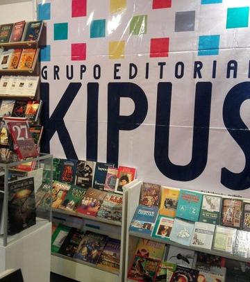 Exponen libros potosinos en la Feria de Santa Cruz