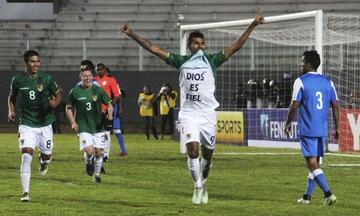 Gilbert Álvarez  festeja el gol del empate.