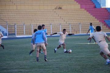 Los rancho guitarras durante su entrenamiento.