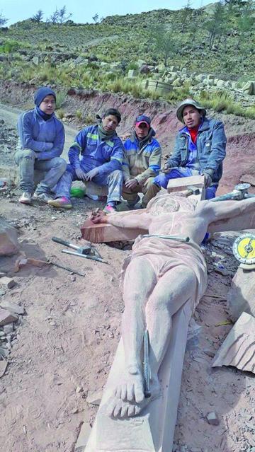 Acaban Cristo de Manquiri en piedra