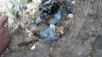 Policía halla un cuerpo momificado en un río