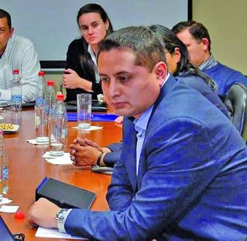 Opositor denuncia que Achá creó un Centro Corporativo en YPFB