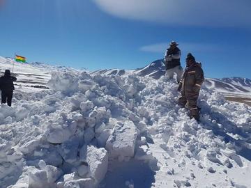 Limpian la nevada de las vías en el sudoeste potosino
