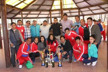 La comisión de Tarija posa para la foto del recuerdo.
