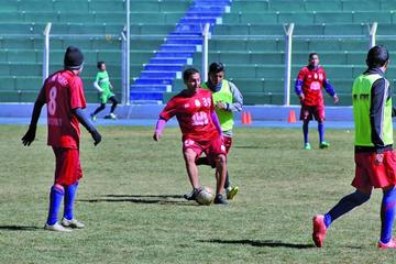 Los jugadores lilas durante su entrenamiento.