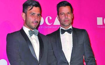 Ricky Martin (d) junto a su pareja Jwan Yosef.