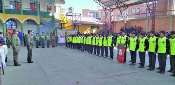 Comandante inaugura una brigada escolar en la unidad Oscar Alfaro