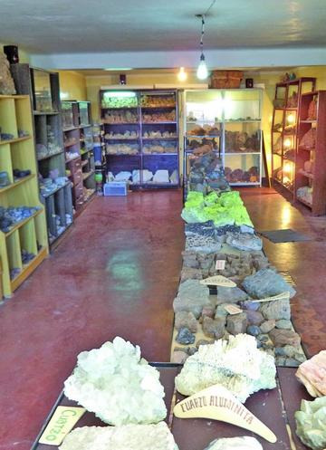 Abren museo de piedras y cristales