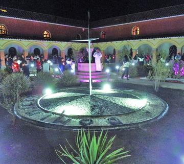 El patio muestra buena iluminación.