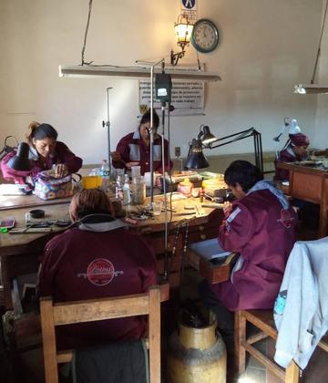 Escuela de Platería avanza con nuevo curso
