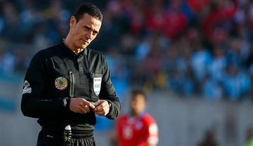 Colombiano Roldán dirigirá cotejo de la Copa